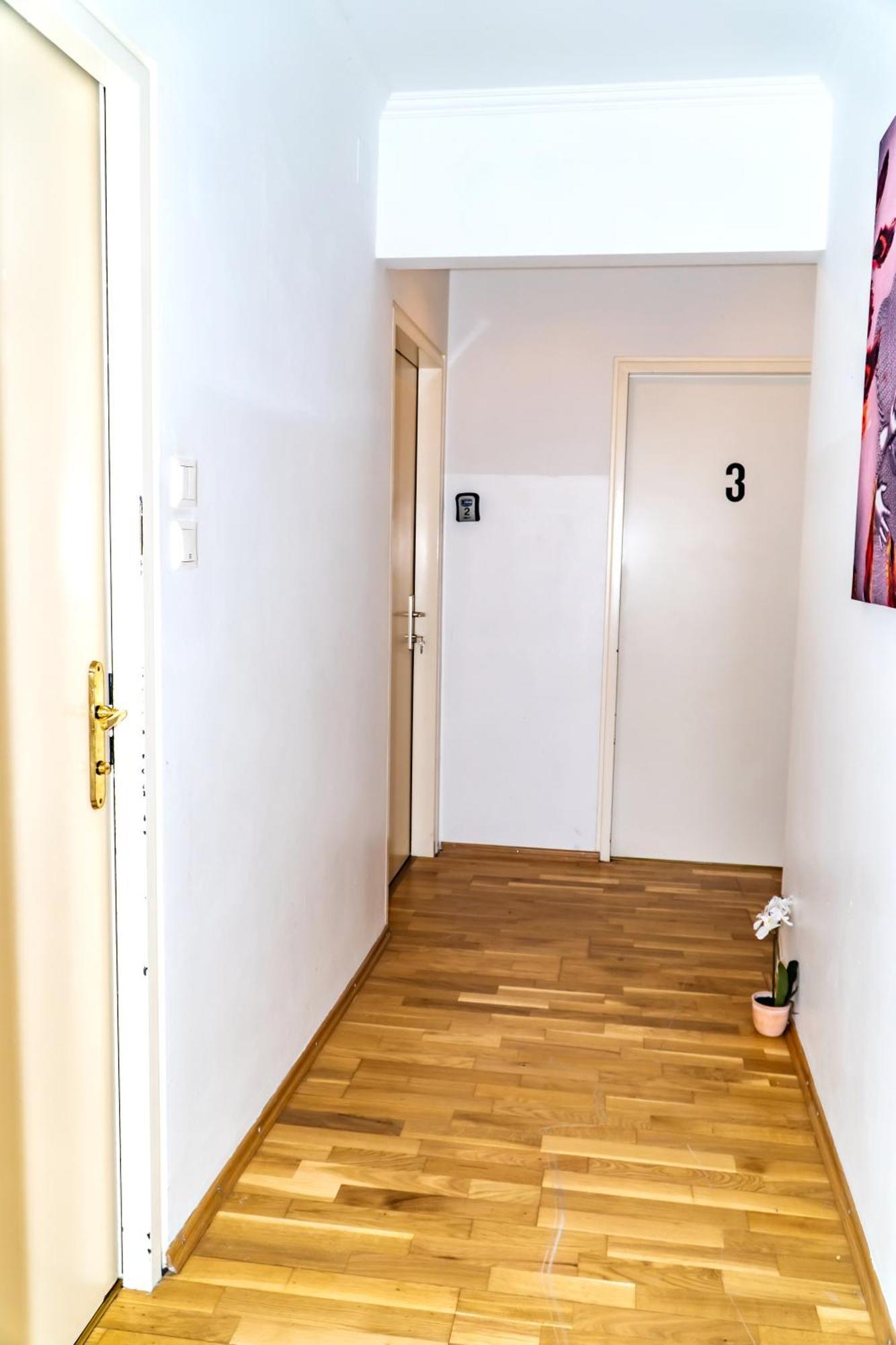 Spacious Rooms 5 Minutes To Wiener Stadthalle ภายนอก รูปภาพ