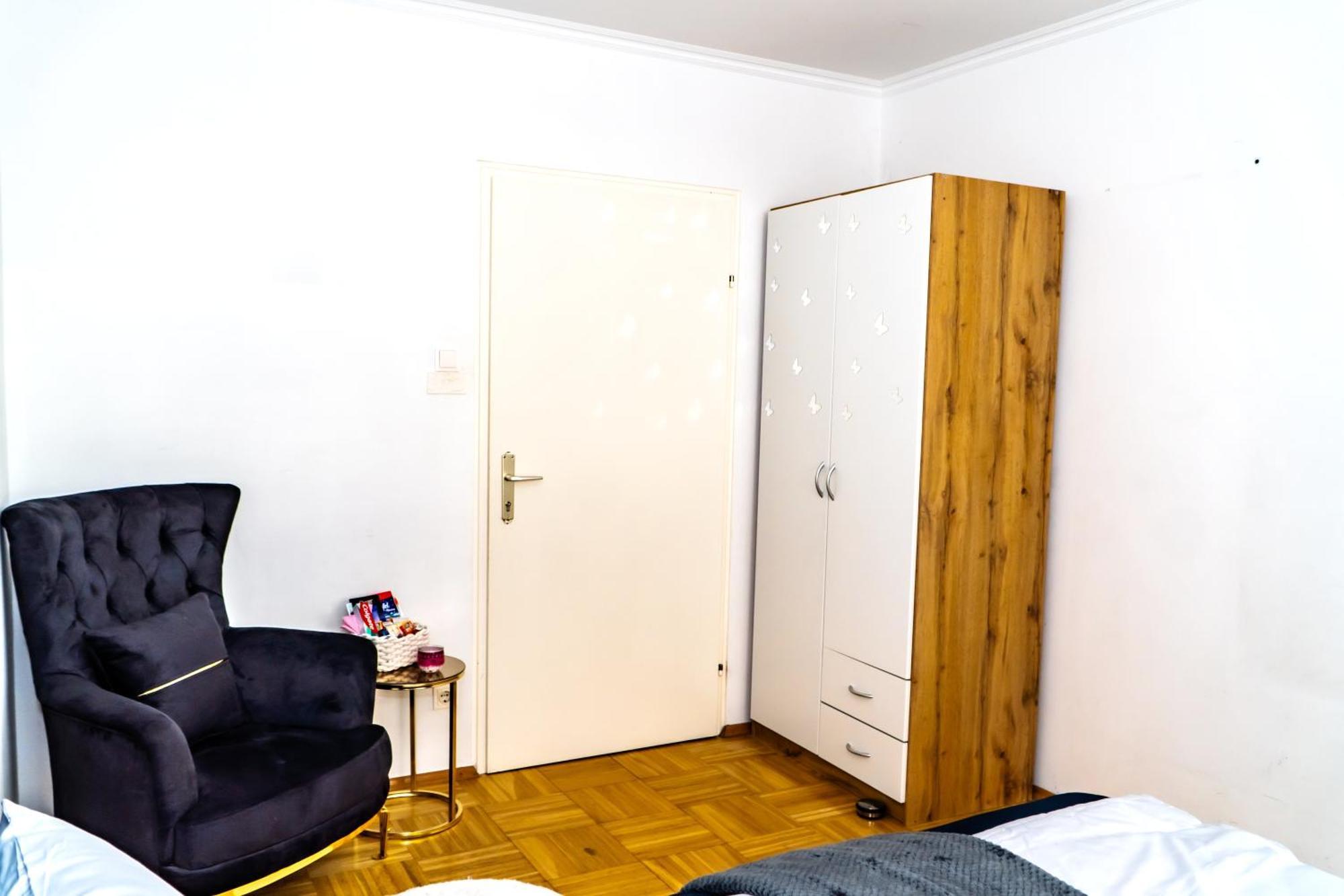 Spacious Rooms 5 Minutes To Wiener Stadthalle ภายนอก รูปภาพ
