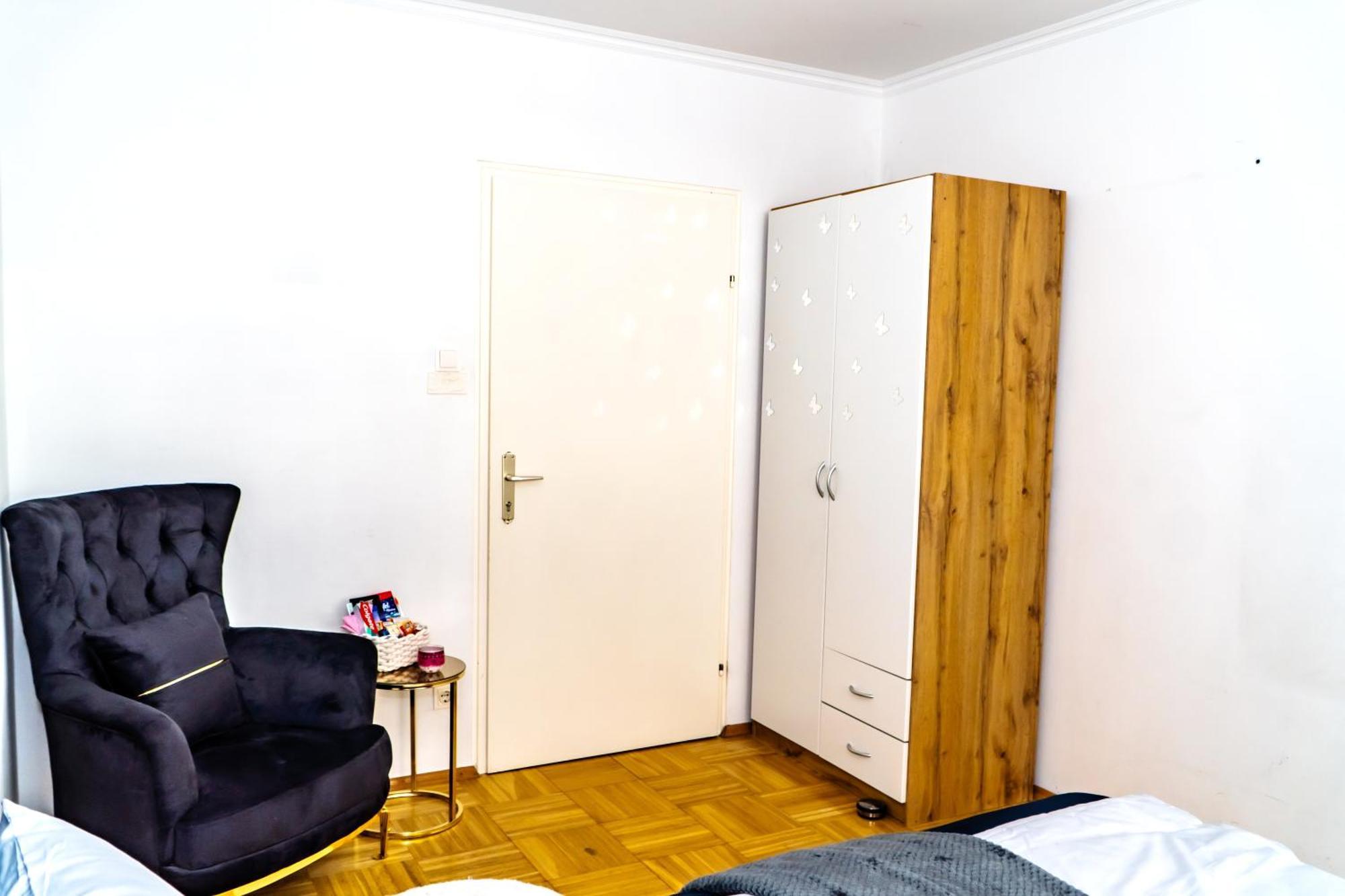 Spacious Rooms 5 Minutes To Wiener Stadthalle ภายนอก รูปภาพ