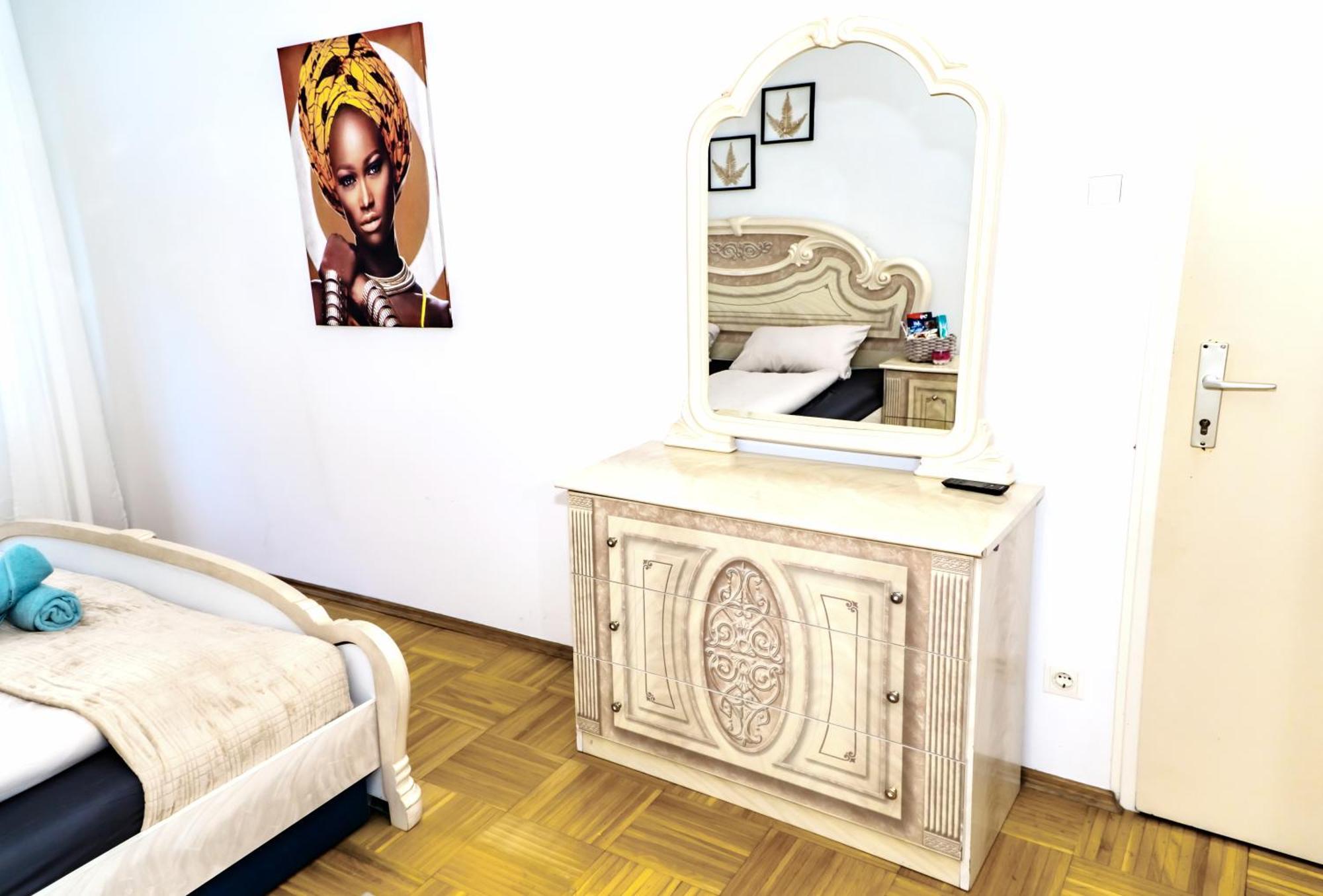 Spacious Rooms 5 Minutes To Wiener Stadthalle ภายนอก รูปภาพ